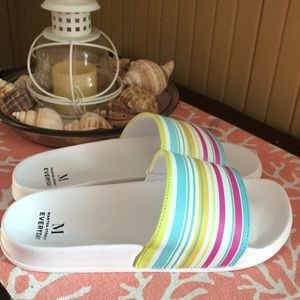 MARTHA STEWART Everyday Striped Slides